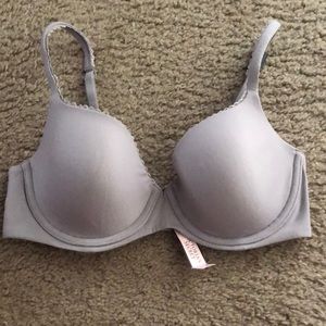 Victoria’s Secret Body By Victoria lightly lined demi bra 32D lavender NWT